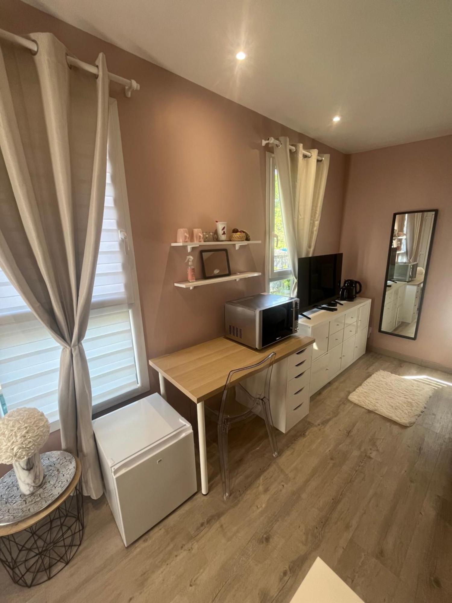 Apartamento Dependance Prive Saint-Thibault-des-Vignes Exterior foto
